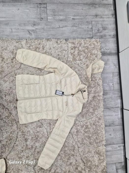 Vind Geaca Armâni primăvara