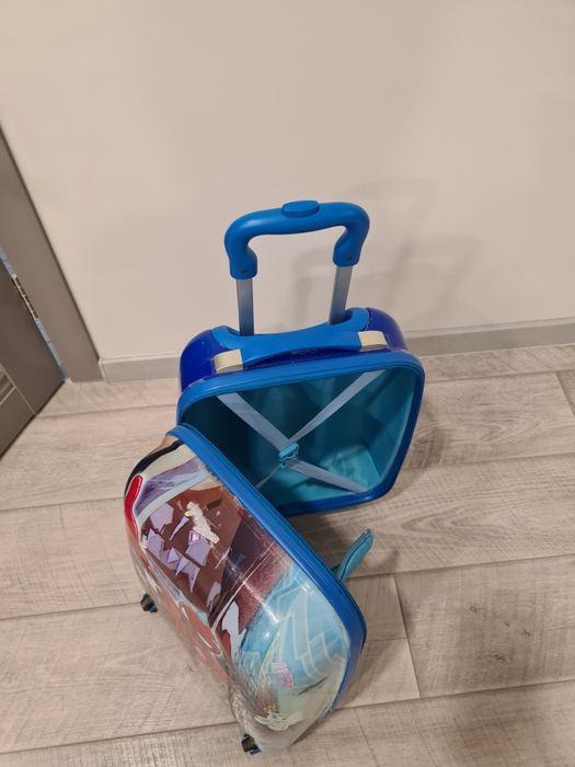 Продам чемодан детский