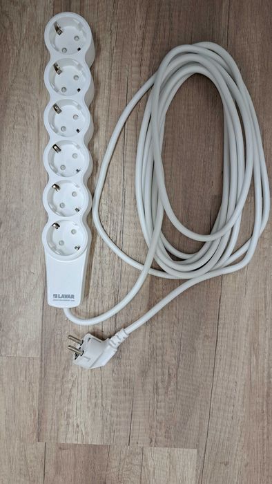 Бял разклонител с 6 гнезда