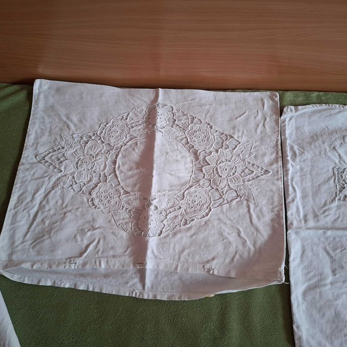 НОВИ Бели калъфки за възглавници с рязана бродерия