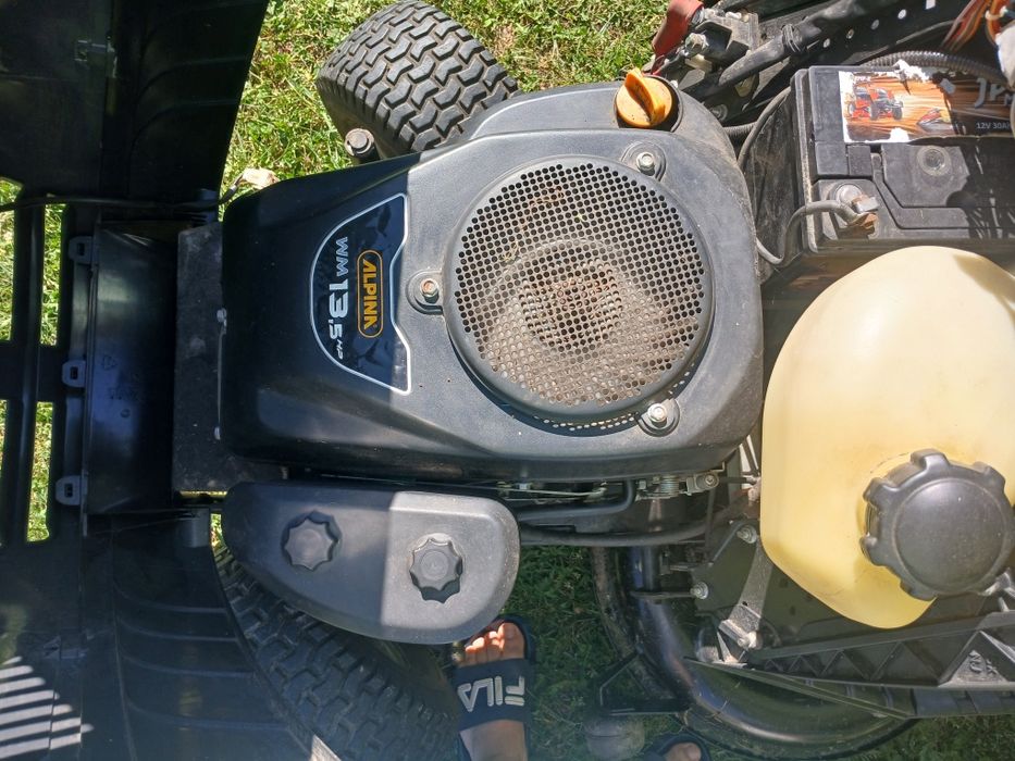 Tractoras tuns iarba