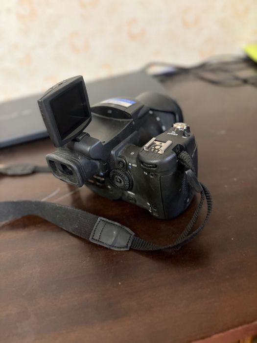 Камера Sony Cyber-shot DSC-R1