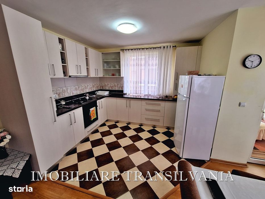 Ap. 3 cam. et.1, parcare privata - zona Unirea, Bistrita — fotografia 3