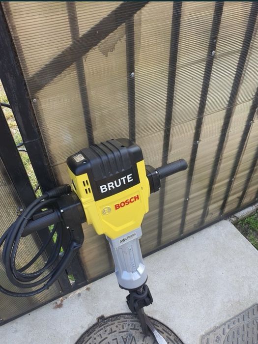 Scule de inchiriat: inchirieri-scule-bucuresti-ilfov.ro  Mai Compactor Placa Drujba Beton etc