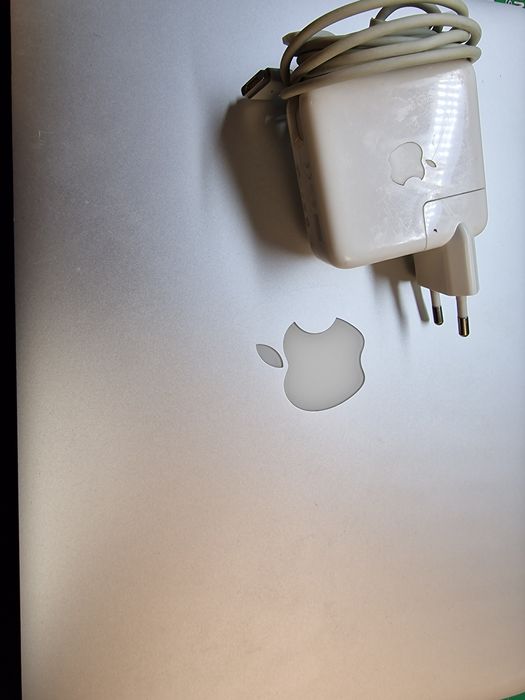 Macbook Air 13 inch i5 256GB A1466