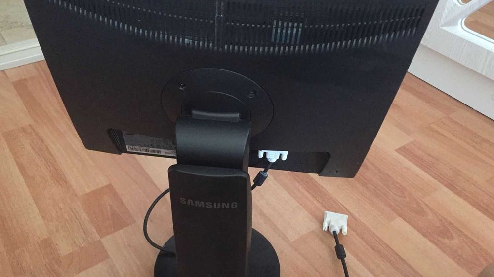 Монитор Samsung MY19LS