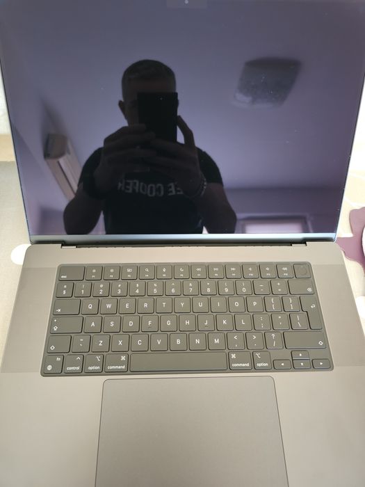 MacBook Pro M4 MAX