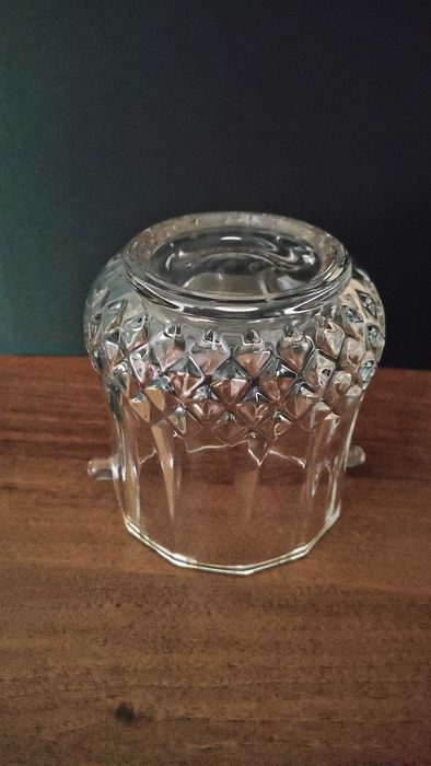 Един прекрасен кристален съд за лед -масивен и дебелостенен