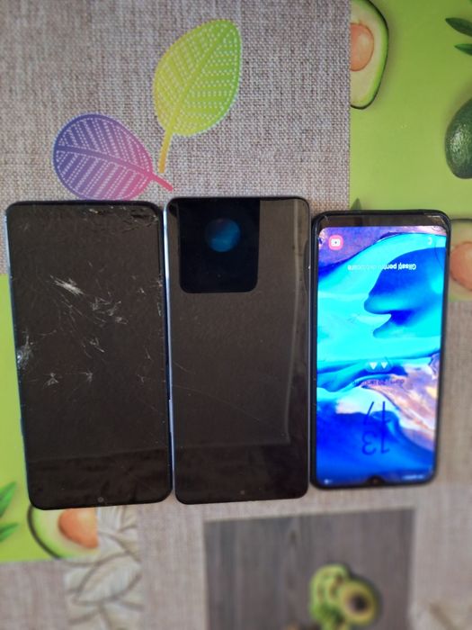 Vand 3 telefoane displei spart