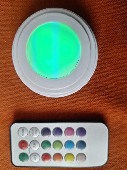 Lampa cu telecomandă reglaj lumina în 13 culori