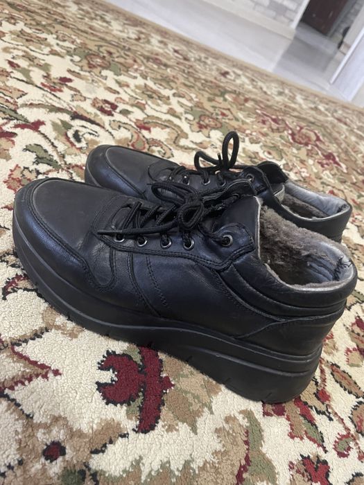 Продам зимнюю обувь