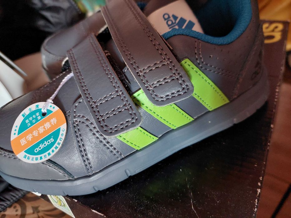 Маратонки адидас, ном.27, 40 лв.