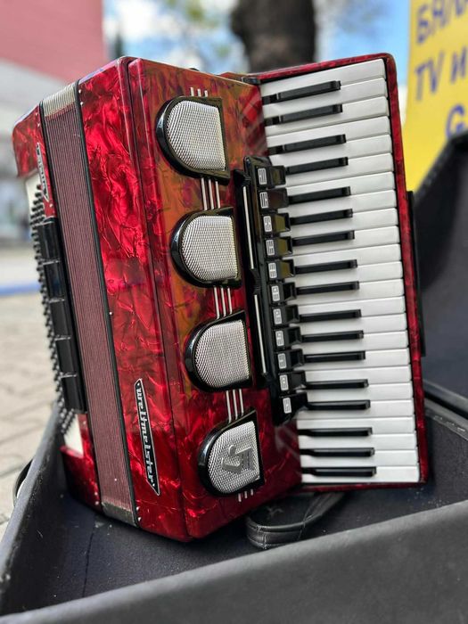 Акордеон WELTMEISTER Stella 120 баса / Като нов