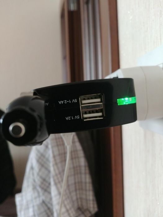 Продам авто зарядку(2в1)