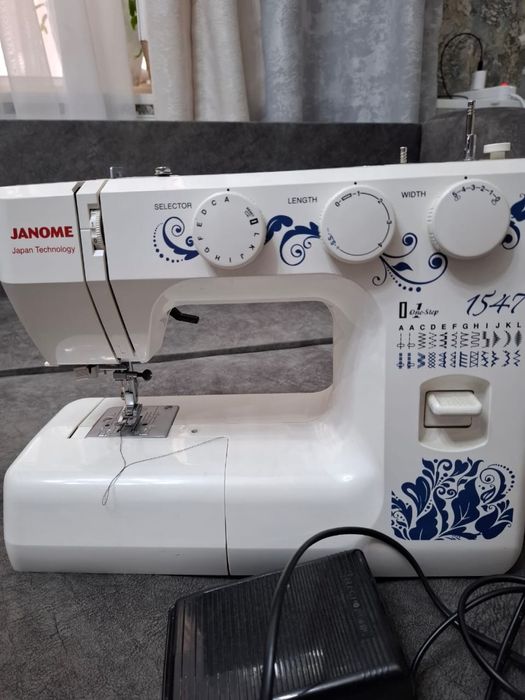 Продам швейную машинку