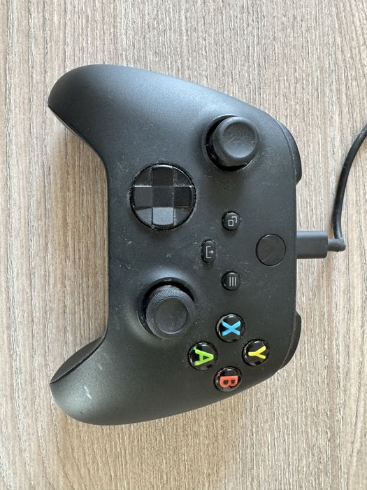 Razer DeathAdder Essential + Xbox controller + Logitech webcam