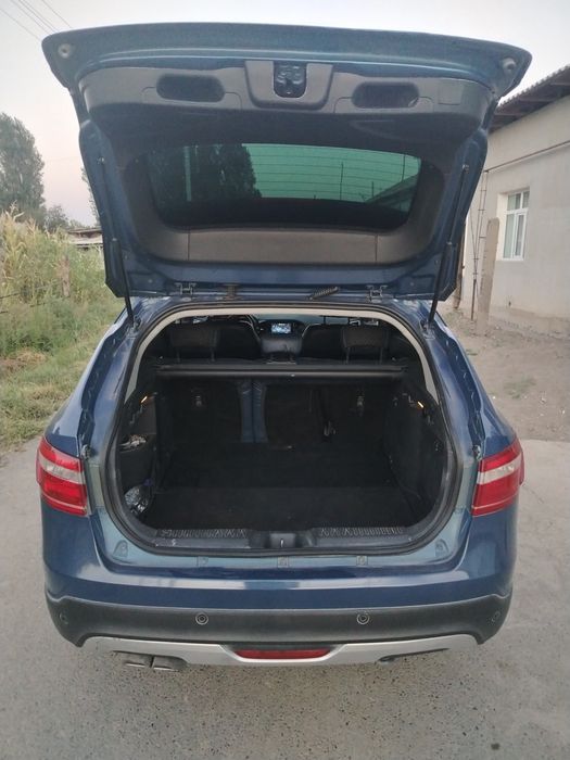 Lada Vesta cross