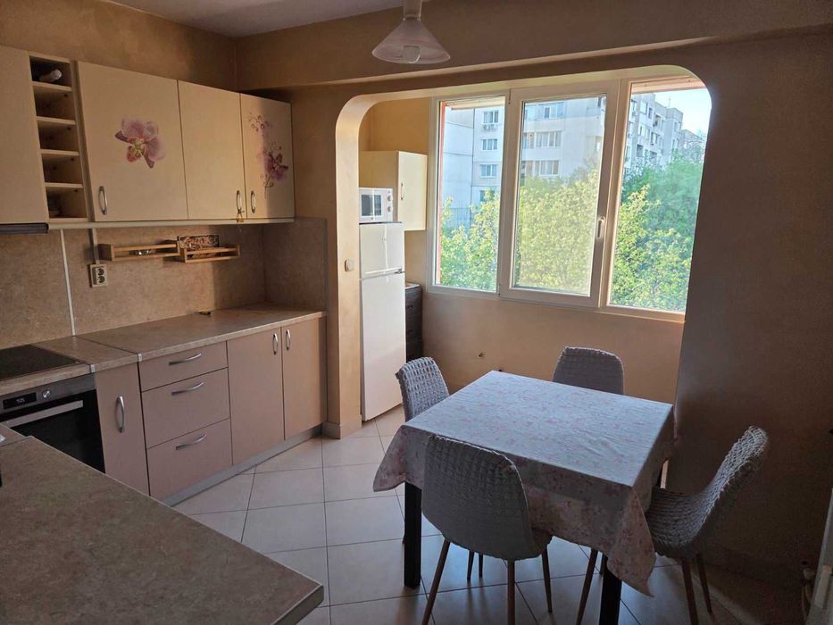 Под наем 3 стаен апартамент