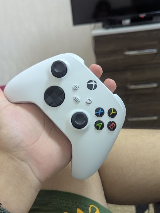 Игровая приставка Xbox Series S с зарядной станцией