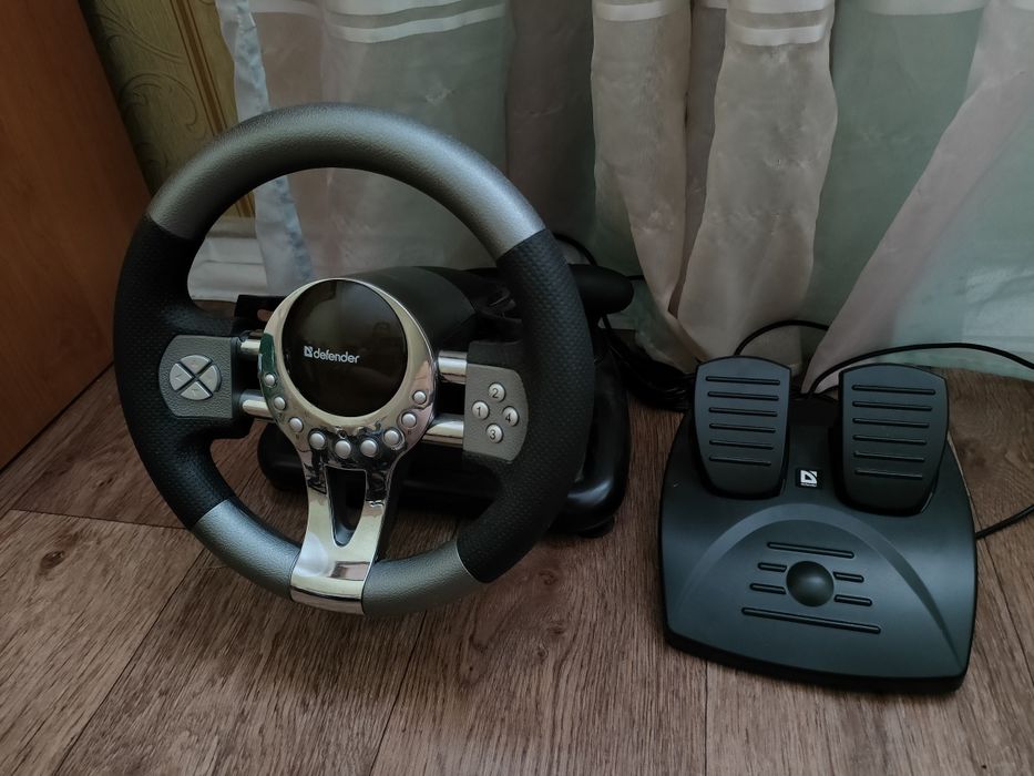 Игровой руль с педалями