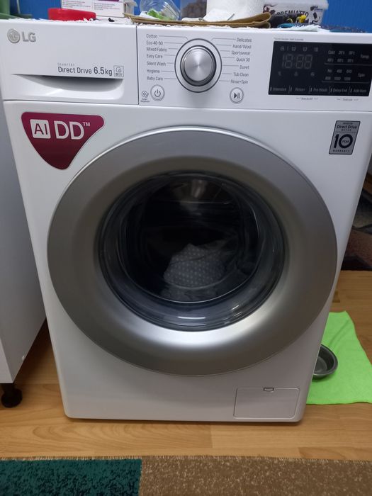 Mașină de spălat rufe LG 6,5 kg și bicicletă pliabilă
