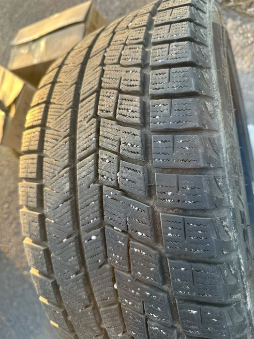 Продам зимние шины размер 235/45/18