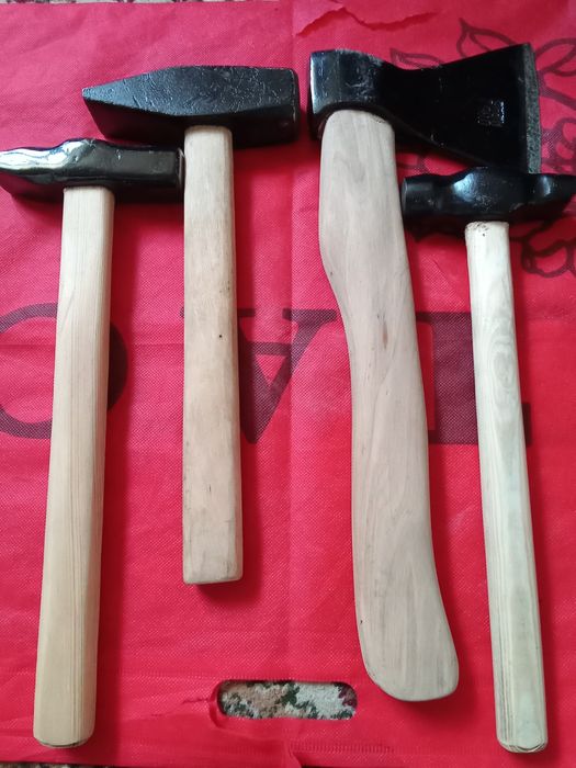 Инструменты для дома(молоток,топор)