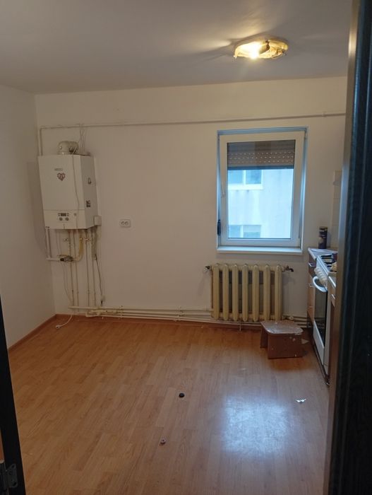 Vând ap.2 cam semi decomandat Unirii Sud