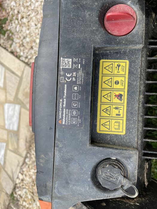 Vand robot tuns gazon Yarforce