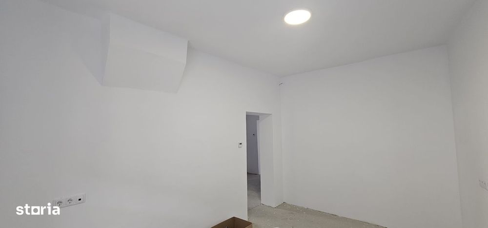 Vand spatiu cu intrare din strada,pretabil cabinete medicale,Pta Cibin