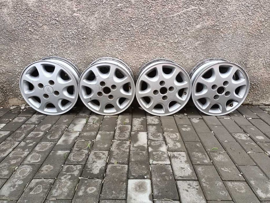 Продам оригинальные легкосплавные диски на автомашину Ford Sierra.