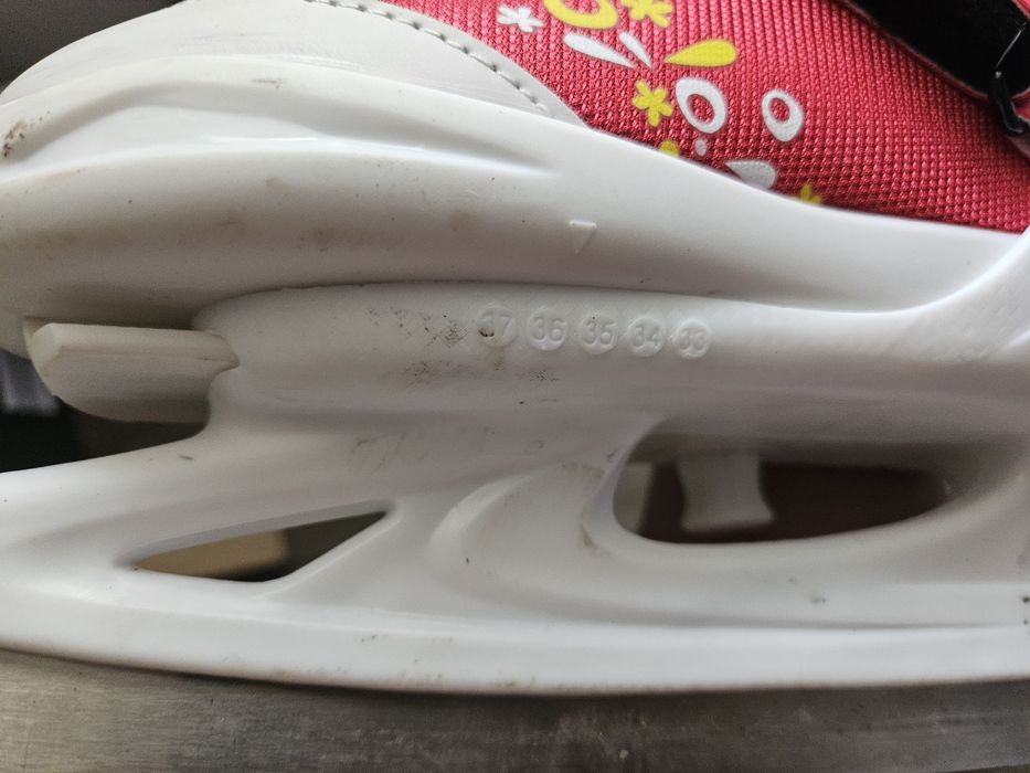 Vând patine de gheață X-City