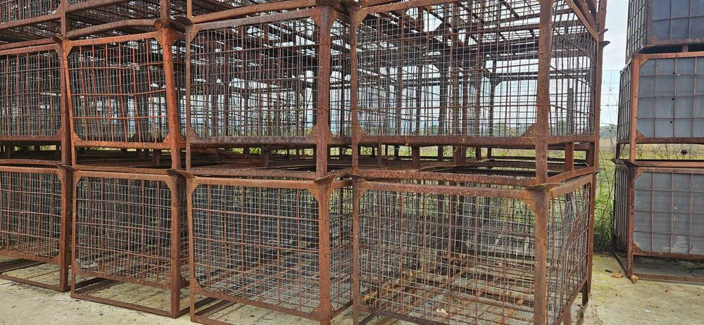 Продавам  метални бокс палети