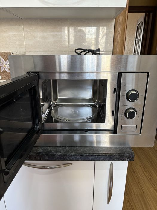 Микроволновка Midea