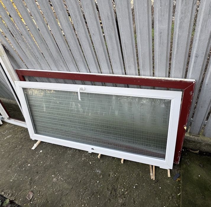 Usa balcon de termopan Salamander 5 camere grena/alb