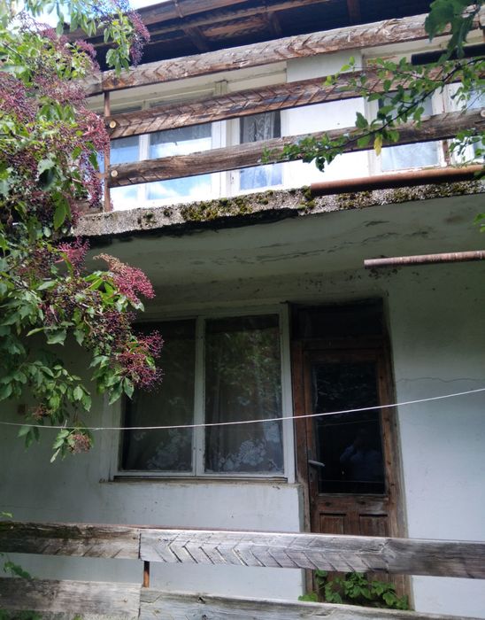 Продава къща в с.Лозно общ Кюстендил