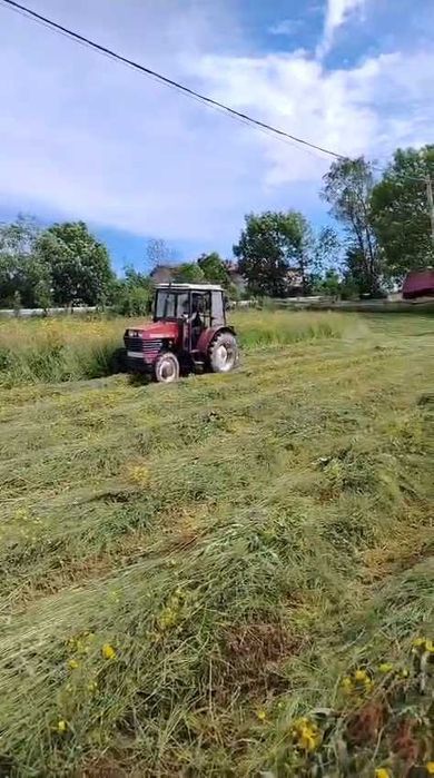 Tractor Universal 453 DT 4x4 an 2005 inmatriculat  anvelope noi stare foarte bună
