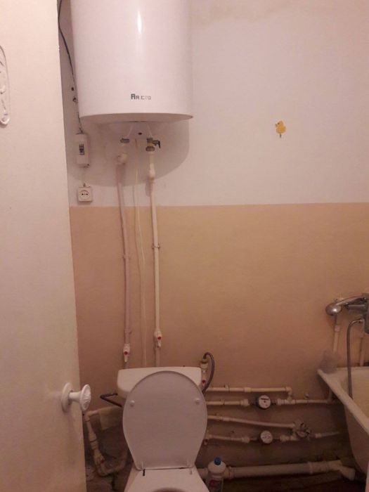 Срочно 1х Октяабирь Прадаётся 1этаж