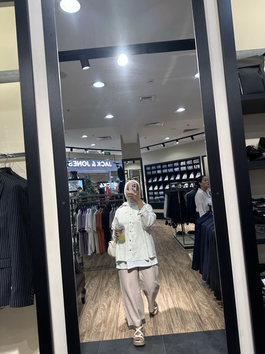 Продам рубашки,брюки,кардиган