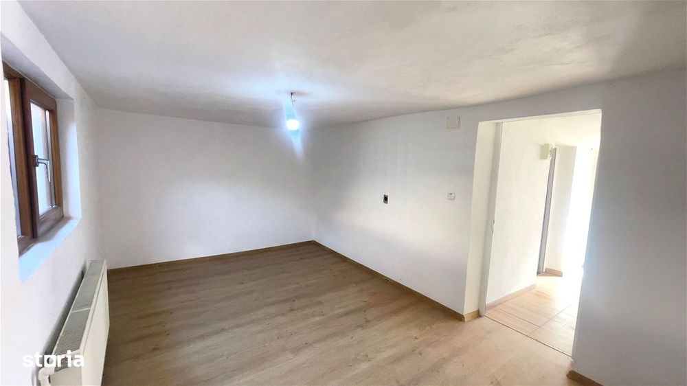 Casa De Vanzare La Pret De Apartament...