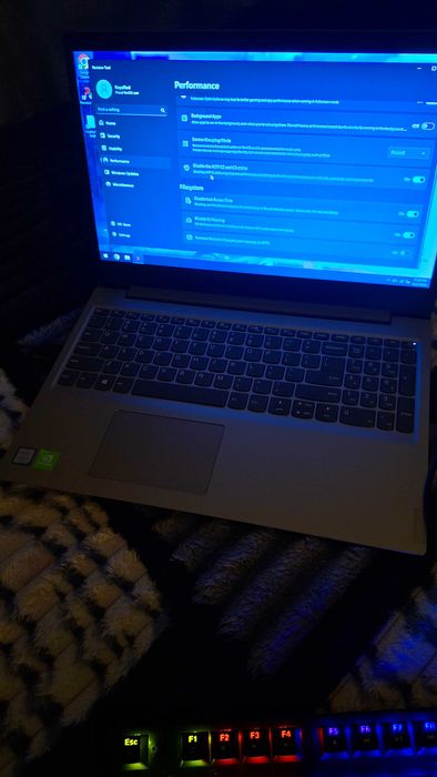 Laptop lenovo i5-8265U MX110 + tastatura si mouse