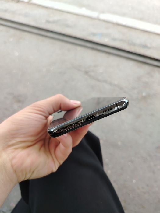Телефон IPhone Xs MAX