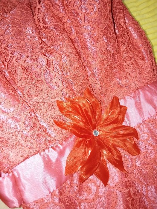 Нарядное платье с блёстками на 2-3 годика для девочки