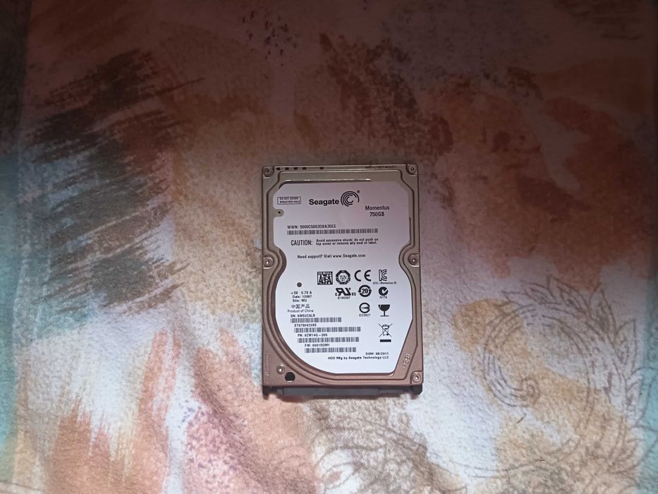 Hard disc laptop, 750gb Seagate, sata 2 5400rpm, viata 100% , gratis windows 10 instalat pe el