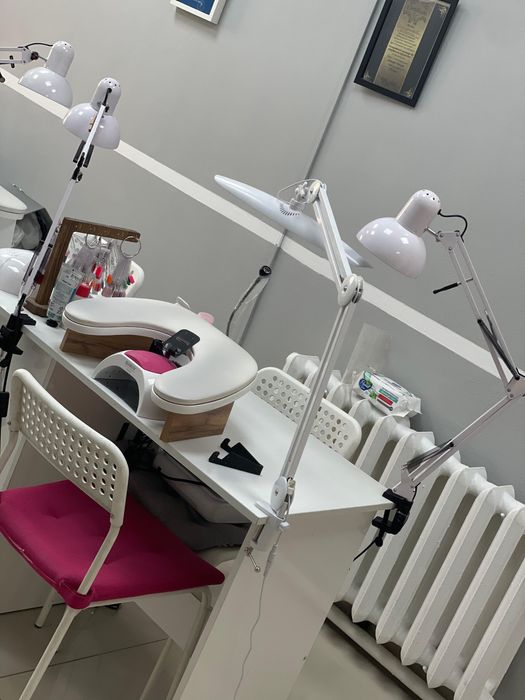 Сдам в аренду 2 стола под Маникюр