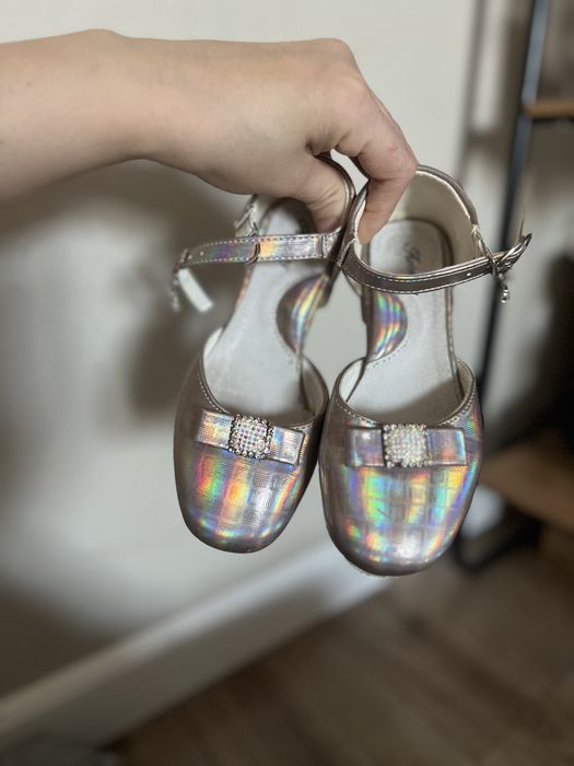 Продам обувь для девочек