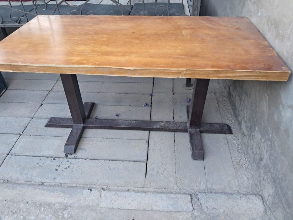 Продам стол со стеклом