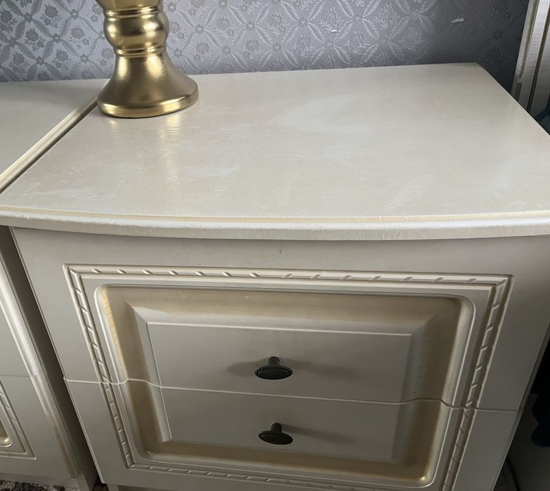 Продам две тумбы и два комода