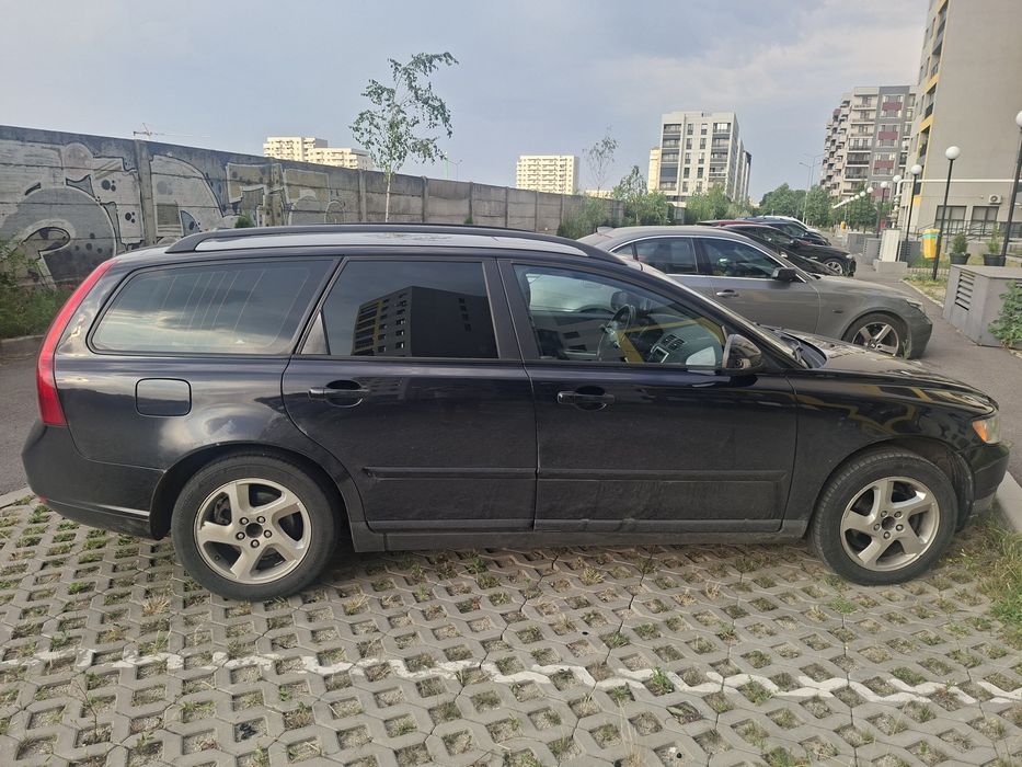 VOLVO V50 2010 — imagine 2