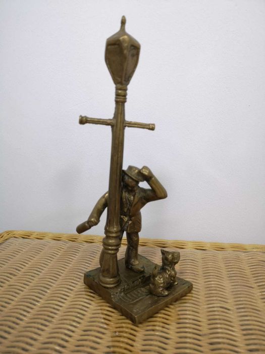 Statueta de bronz masiv lucrata manual